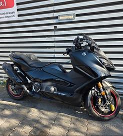 T-Max Tech Max 560 nero lucido e opaco km 3800