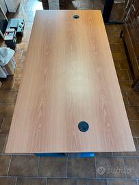 Scrivania e armadio da ufficio in legno nuovo