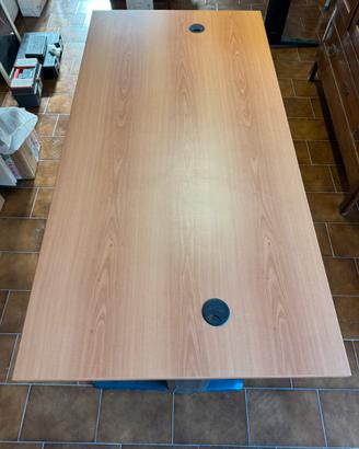 Scrivania e armadio da ufficio in legno nuovo