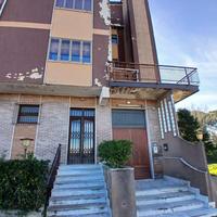 Intero stabile diviso in appartamenti completi