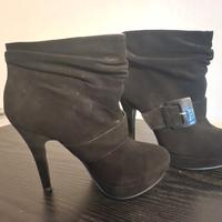 Tronchetto nero da donna elegante