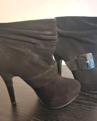 Tronchetto nero da donna elegante