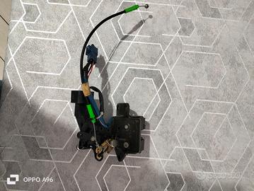 serratura bagagliaio toyota yaris 