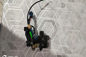 serratura bagagliaio toyota yaris 