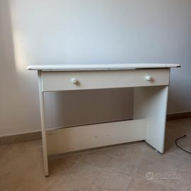 Scrivania in legno stile chabby / decapé