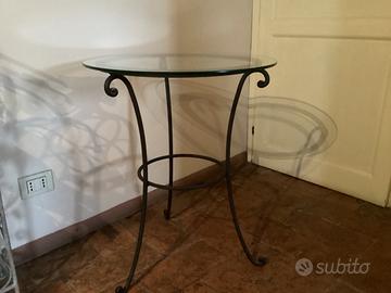 Tavolo in ferro e vetro