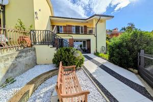 VILLA A SCHIERA A CAPRINO VERONESE