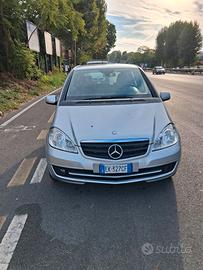 AUTO MERCEDES