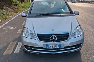 AUTO MERCEDES