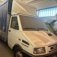 Camion Iveco Daily telonato