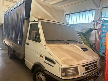Camion Iveco Daily telonato