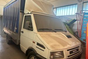 Camion Iveco Daily telonato