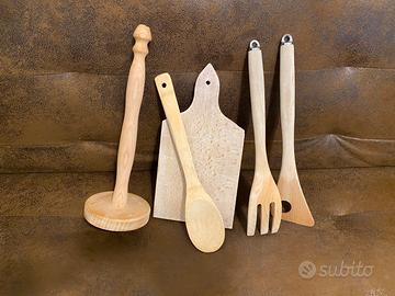 Set utensili da cucina in legno naturale