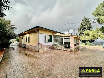 Villa di 3640 m² con 5 locali e box auto doppio a 