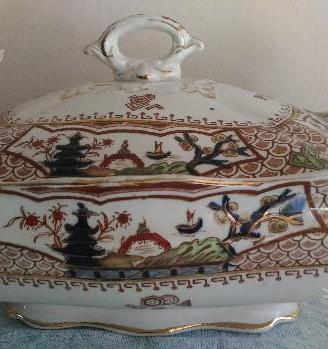 Zuppiera in porcellana di fine 1800