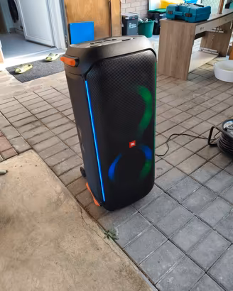 JBL partybox 710