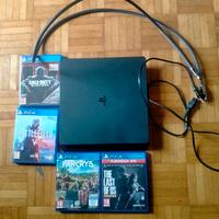 PlayStation 4 con cavi e 4 videogiochi 