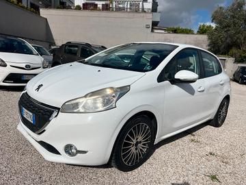 Peugeot 208 1.4 HDi 68 CV 5 porte Allure