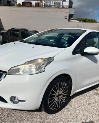 Peugeot 208 1.4 HDi 68 CV 5 porte Allure