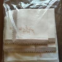 Tovaglia sarda artigianale ovale ricamata a mano