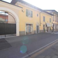 NEGOZIO A TRAVAGLIATO