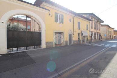 NEGOZIO A TRAVAGLIATO