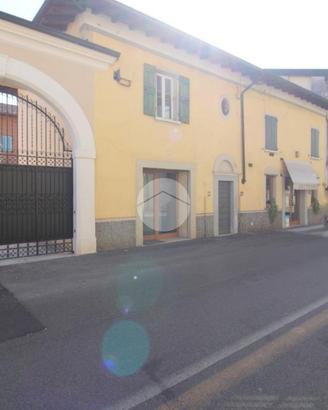 NEGOZIO A TRAVAGLIATO
