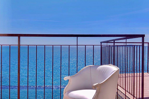 Appartamento sul mare con posto auto