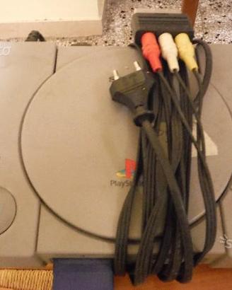 PlayStation Uno + un gioco in regalo