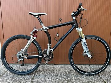 MTB  GT TERMO PLASTICA