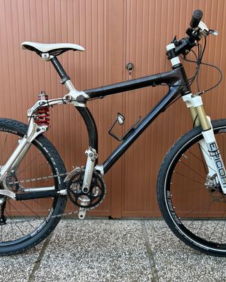 MTB  GT TERMO PLASTICA