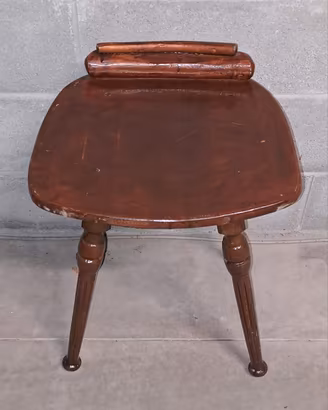 Sgabello artigianale in legno