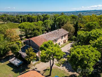 Villa di pregio a Castel Raniero