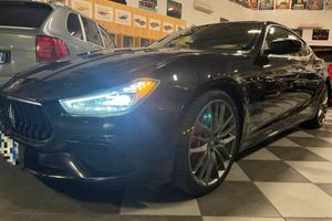 Maserati Ghibli V6 Diesel 275 CV Granlusso - black