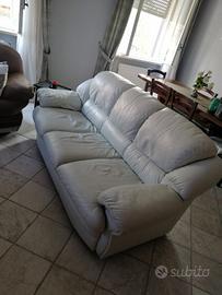 2 divani in pelle /3 posti e 2 posti 