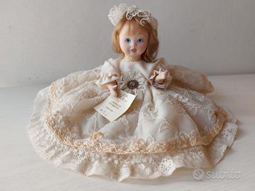 Bambola in porcellana altezza 22cm con certificato