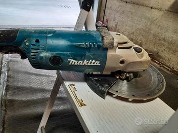 Smerigliatrice usata pochissimo, con disco.