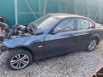 Auto BMW 320 berlina gia radiata