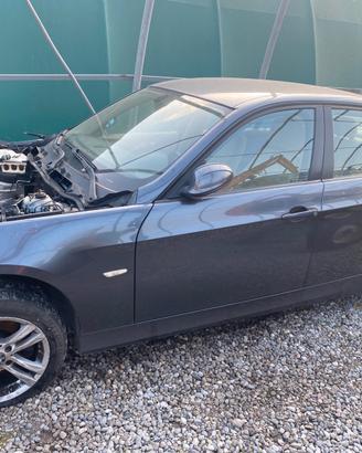 Auto BMW 320 berlina gia radiata