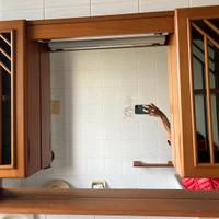 Mobile specchiera bagno in legno con ante e luce