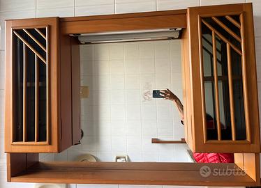 Mobile specchiera bagno in legno con ante e luce