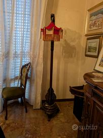 lampada a piantana in legno stile orientale