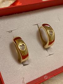 Orecchini a cerchi in oro con cuore