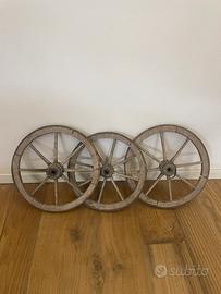 Ruote di carro in legno antiche, decorative