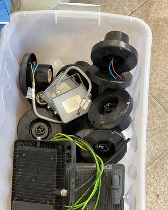 Lotto materiale elettrico (faretti e portalampade)