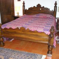 Letto matrimoniale antico