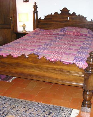 Letto matrimoniale antico