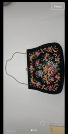 Elegante borsetta ricamata a mezzo punto