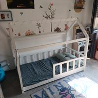 Lettino Montessori legno a casetta + materasso 