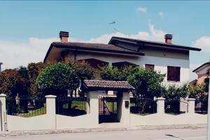 Villa Singola,zona residenziale,giardino su 4 lati